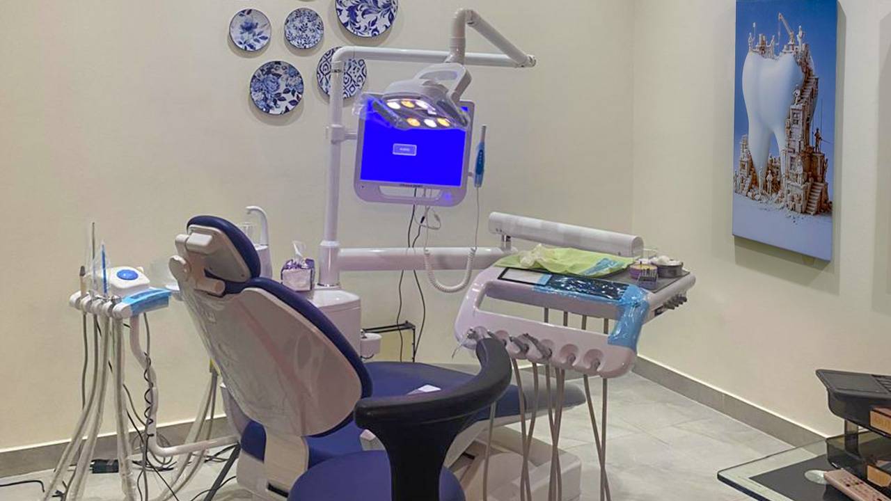 elite-smile-clinics-elnasr-4 Modern dental chair at Elite Smile Clinics Elnasr Branch