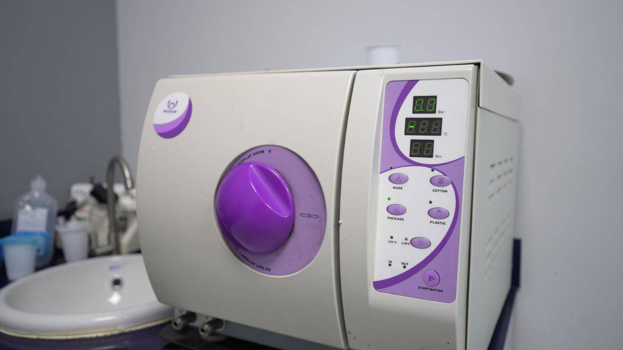 elite-smile-clinics-new-cairo-8 Autoclave sterilization equipment at Elite Smile Clinics New Cairo