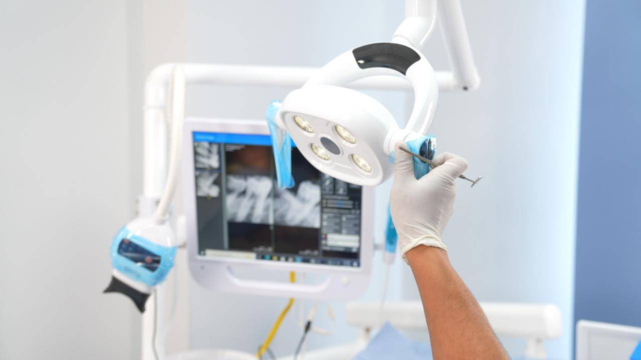 elite-smile-clinics-new-cairo-13 Operating room at Elite Smile Clinics New Cairo